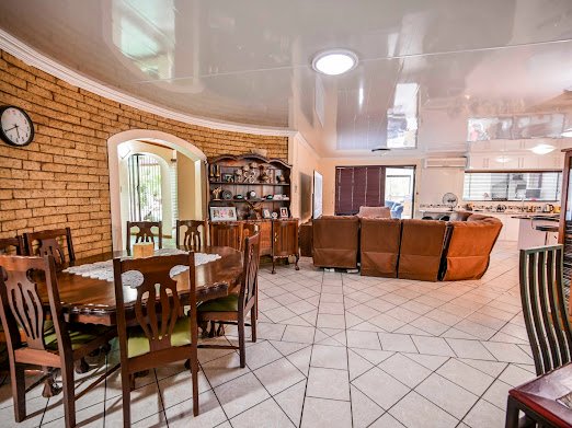 5 Bedroom Property for Sale in Langenhovenpark Free State